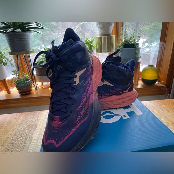 GENTLY USED Women’s Hoka Speedgoat 5 Mid GTX Size 7.5 - Picture 4 of 7